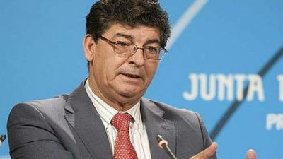 Andalucía estudia garantizar agua y luz a quien reciba el salario social