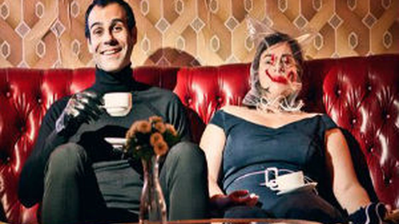 No son maneras de tratar a una dama