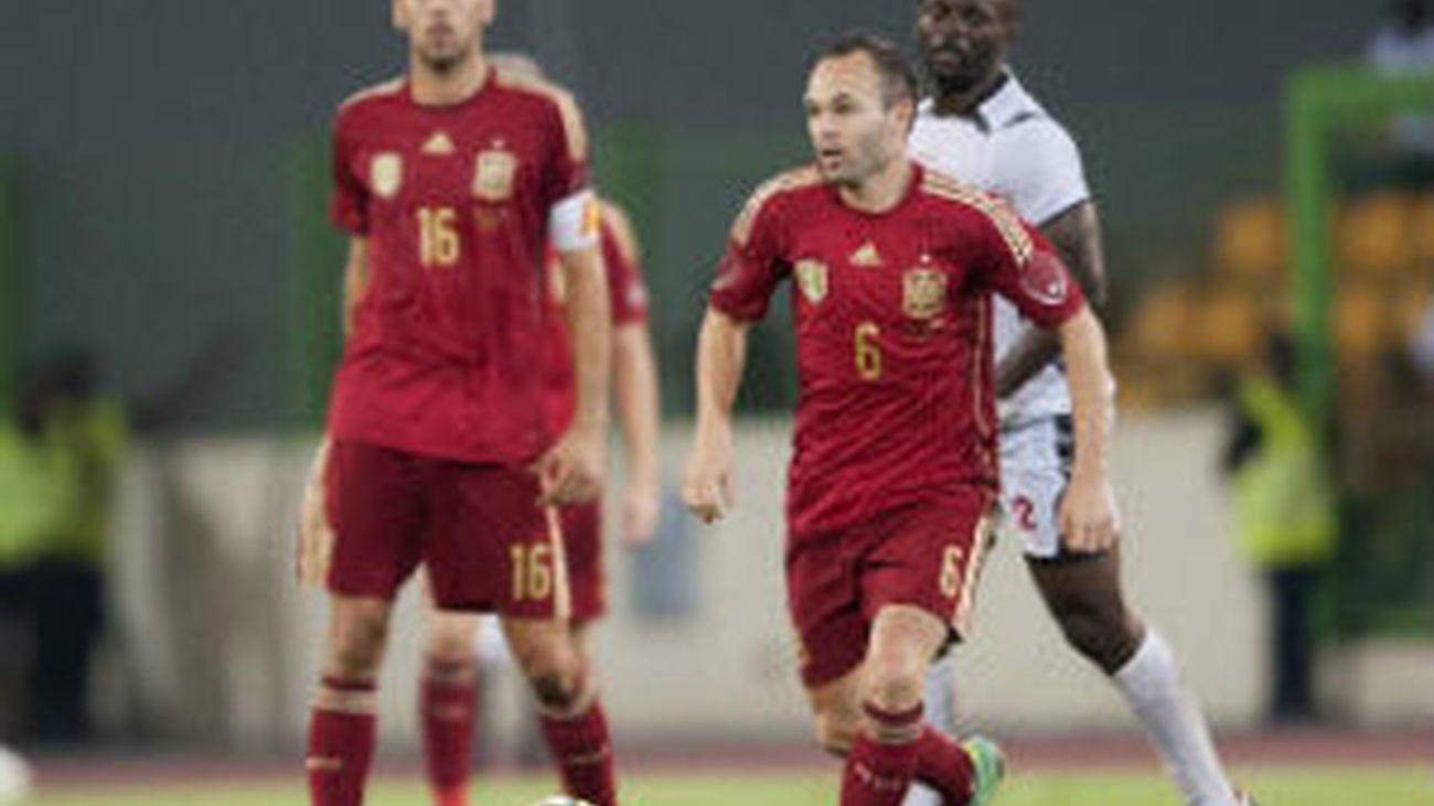 Iniesta vive momentos "muy especiales" al volver al Soccer City