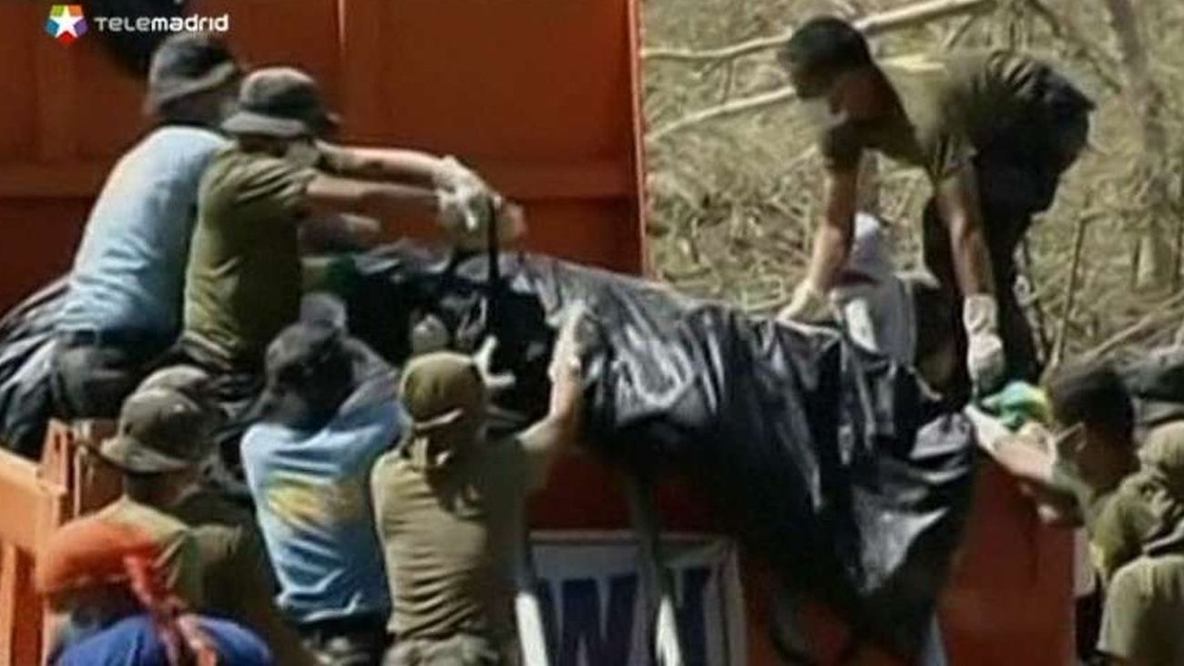 Filipinas restablece algunos servicios y continúa recogiendo cadáveres