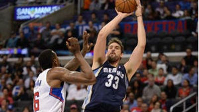 Marc Gasol vuelve a rozar el 'triple-doble' en una gran noche española