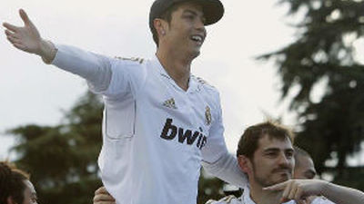 Casillas: "Me sorprendería que no le dieran el Balón de Oro a Cristiano"