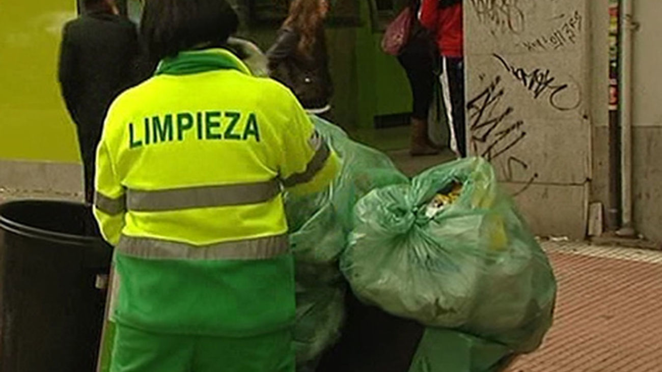 Botella da por terminados los efectos de la huelga y Lissavetzky amenaza con los tribunales