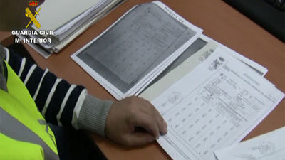 Desmantelada una red que falsificaba respuestas de los exámenes del carné de conducir