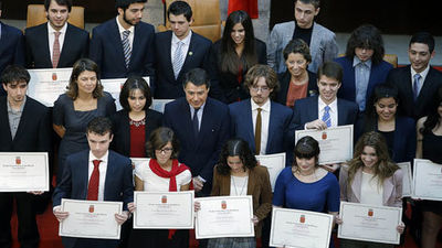 La Comunidad premia la excelencia, el esfuerzo y la dedicación de los alumnos madrileños
