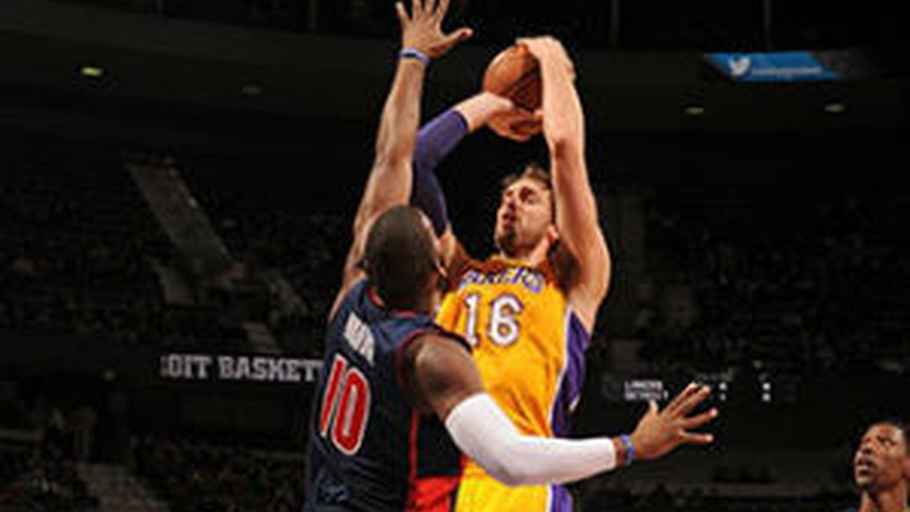 Pau Gasol ante Detroit