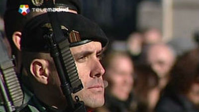 Cerca de 200 civiles juran bandera