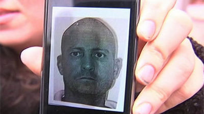 Vecinos de Almadén de la Plata se concentran contra "el loco del chándal"