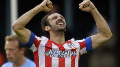 Juanfran podrá jugar ante el Barça tras quitarle la quinta amarilla