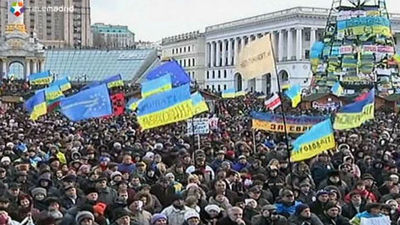 Decenas de miles de personas vuelven a exigir elecciones anticipadas en Kiev