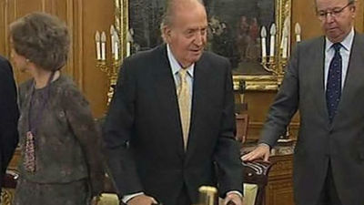 El Rey, con muletas ante el nuevo Poder Judicial, dice que está perfectamente