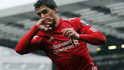 Suárez deslumbra con cuatro goles y el Arsenal se mantiene líder