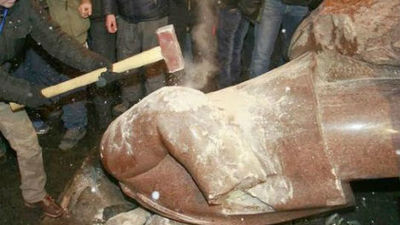 Más de 100.000 personas desbordan Kiev para exigir comicios anticipados