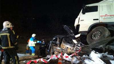 Muere un hombre a causa de un accidente entre dos camiones y un turismo en la M-45