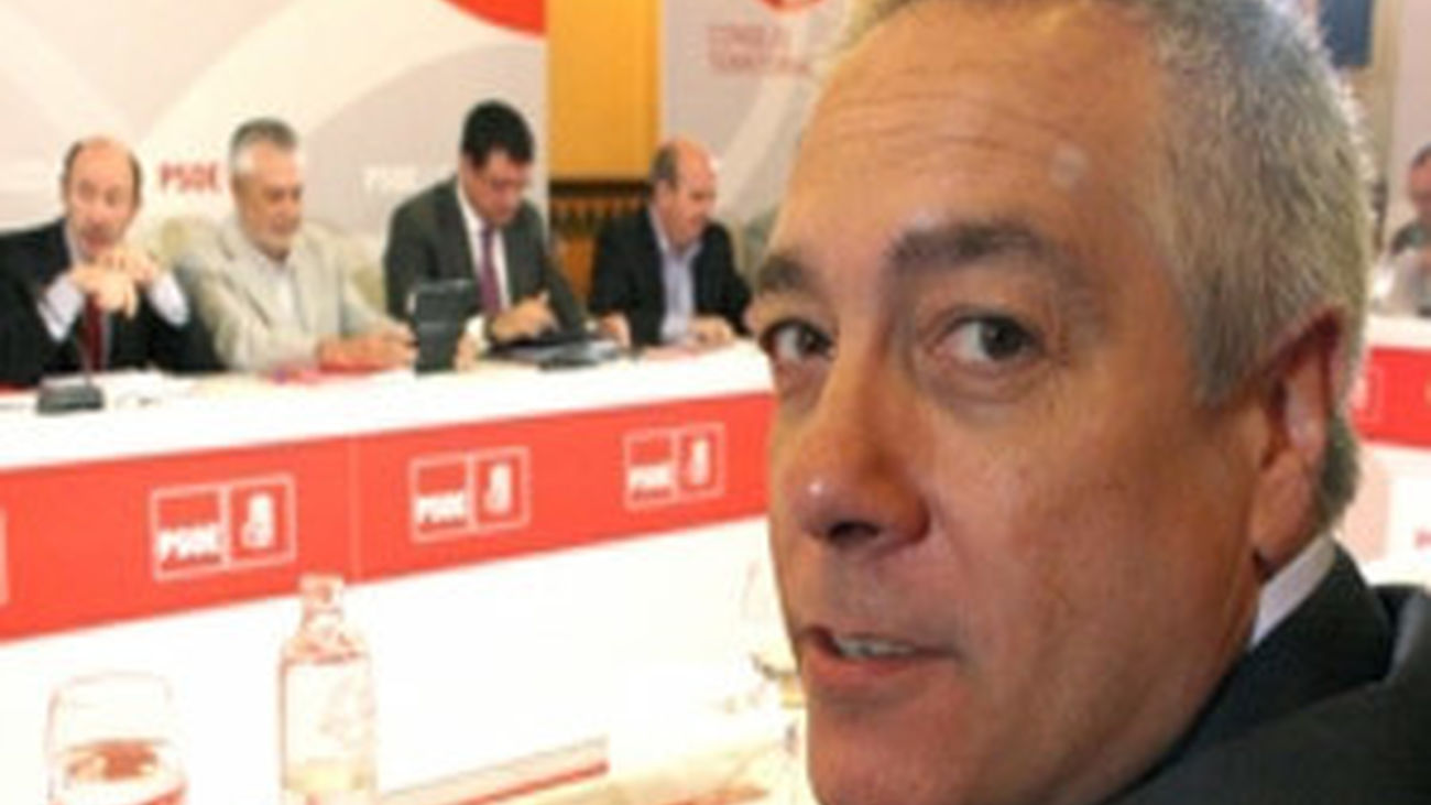 Críticos del PSC reclaman a Pere Navarro  que rectifique su rechazo a la consulta