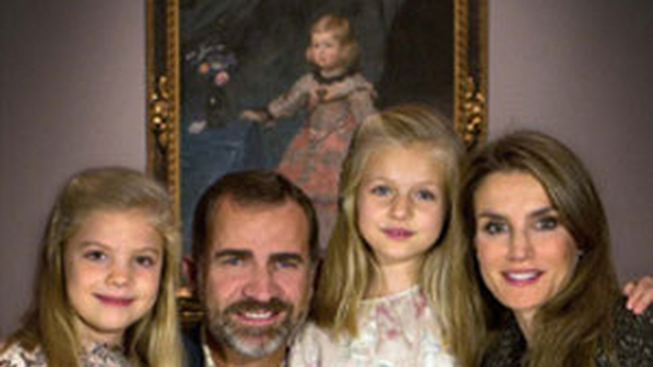 Los Príncipes y sus hijas felicitan la Navidad ante un Velázquez en el Prado
