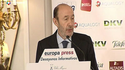 Rubalcaba defiende la España de la "caja única de la Seguridad Social"