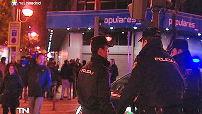 El juez Ruz se lleva dos cajas de papeles de la sede del PP