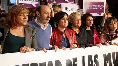 El PSOE se compromete a "parar" una ley que trata a las mujeres como "incapaces"