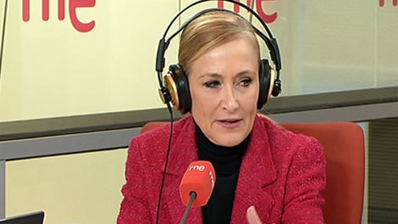 Cifuentes "más de acuerdo con una ley de plazos que  de supuestos" para el aborto