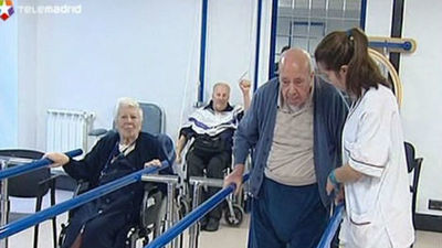 Madrid aprueba otros 218 millones para atender a personas dependientes