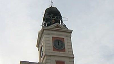 Todo listo en el reloj de la Puerta del Sol para las tradicionales campanadas