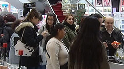 La confianza del consumidor baja seis décimas en febrero por las peores expectativas