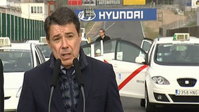 La Comunidad de Madrid suma a sus ayudas al taxi bajo en emisiones a 8 grandes compañías