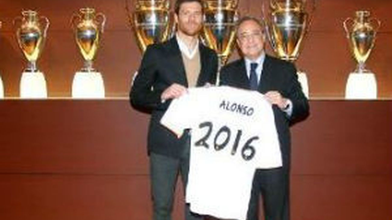 Xabi Alonso renueva por dos años