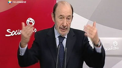 Rubalcaba propone a Rajoy guardar la ley del aborto en un cajón con 7 llaves