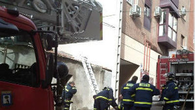 Desalojan un edificio tras una explosión de una bombona de gas en Tetuán