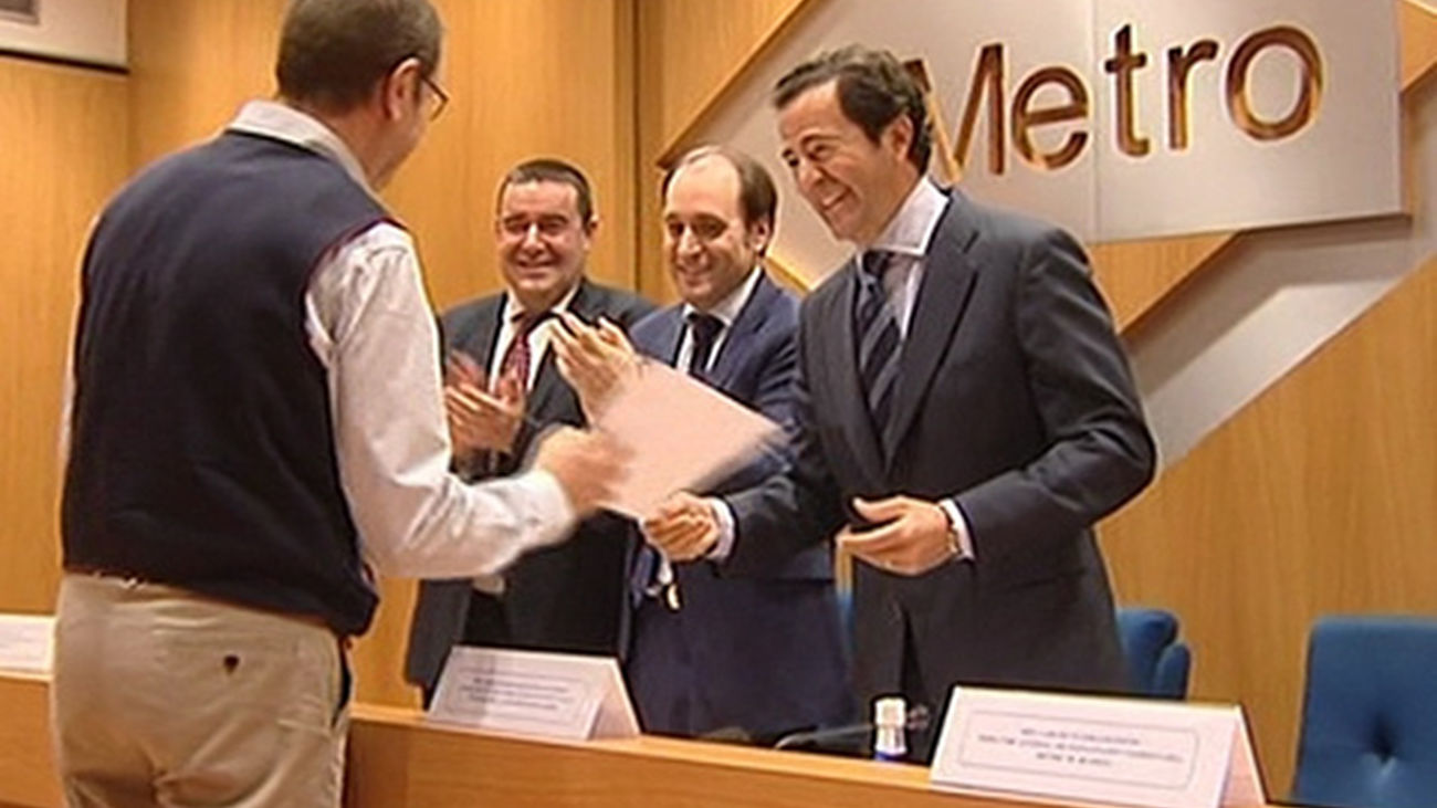 La Comunidad distingue a 16 empleados de Metro por su profesionalidad y humanidad