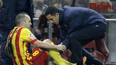 El golpe a Iniesta quedó en susto y contusión