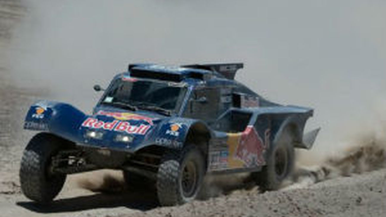 Dakar: Carlos Sainz, rompe la suspensión de su buggy