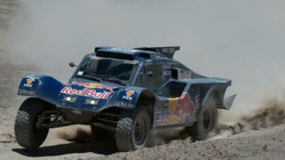 Dakar: Carlos Sainz, rompe la suspensión de su buggy