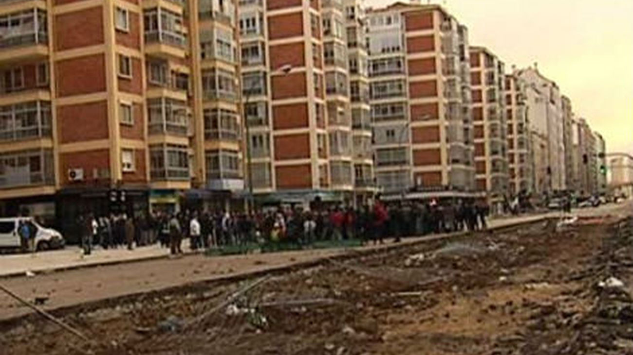 Unas 200 personas vuelven a ocupar  en Burgos la zona de obras de la calle Vitoria