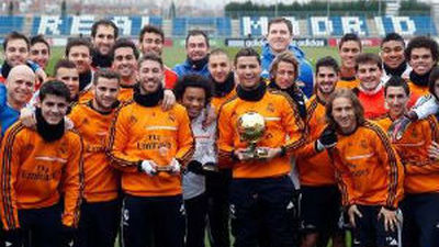 Cristiano presume de Balón de Oro con sus compañeros