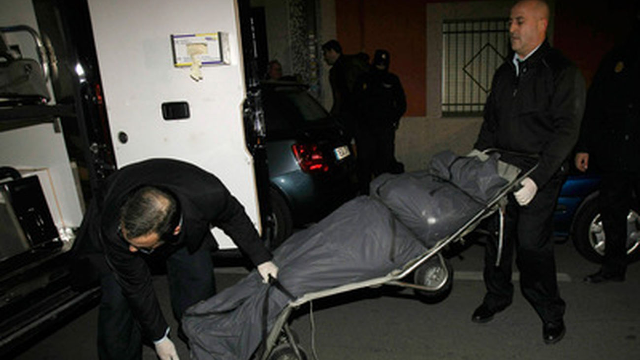 Piden 19 años para un octogenario acusado de degollar a su mujer en Madrid