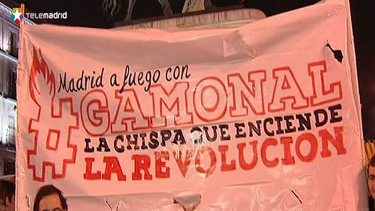 Sigue la concentración de vecinos en Burgos y entran en prisión otros 4 detenidos