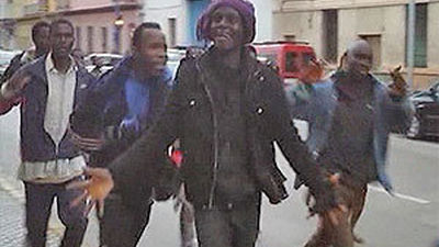 Al menos 60 inmigrantes entran en Melilla en un asalto masivo a la valla