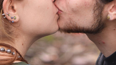 Una pareja será juzgada por "darse un beso" en público en Arabia Saudí