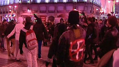 Botellas de gasolina en la segunda noche de protesta en Madrid por Gamonal