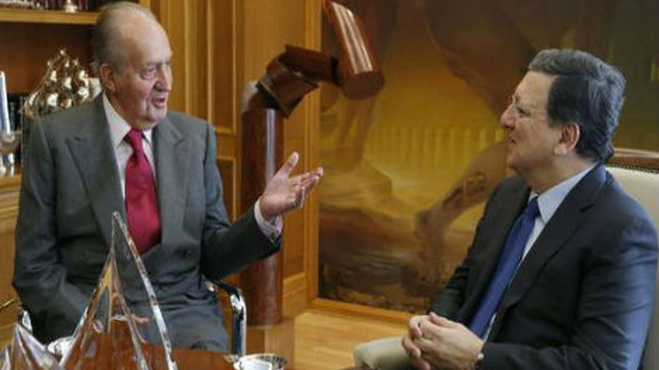 El Rey le dice a Durao Barroso que se merece el premio Carlos V por su trabajo