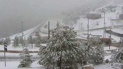 La nieve vuelve a poner en alerta a media España