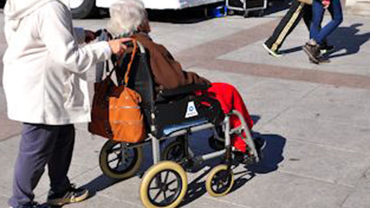 La Comunidad destina 12 millones para el servicio de ayuda en domicilio / Telemadrid