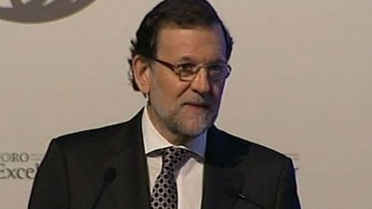 Rajoy: "España ha salido de la crisis y combate en el frente de la recuperación"