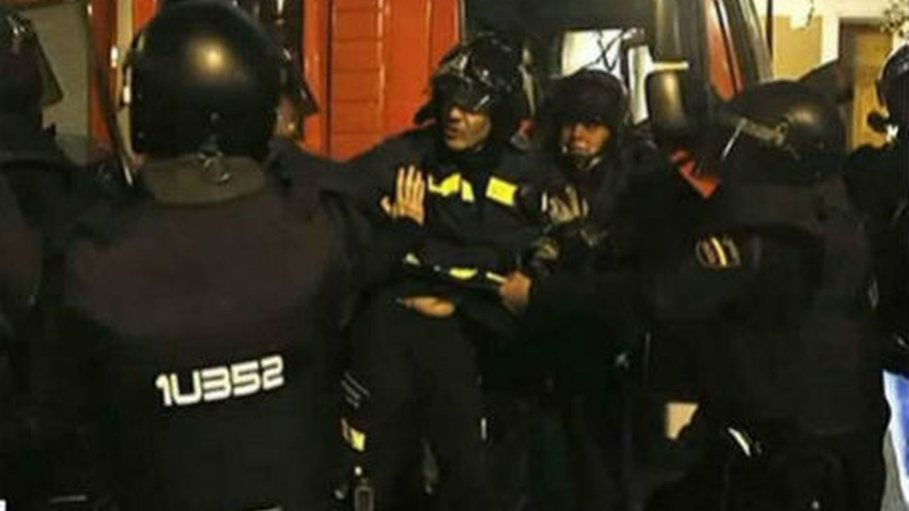 Incidente de los bomberos y antidisturbios