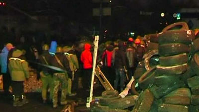 Manifestantes y policía de Ucraniana respetan la primera noche de tregua en Kiev