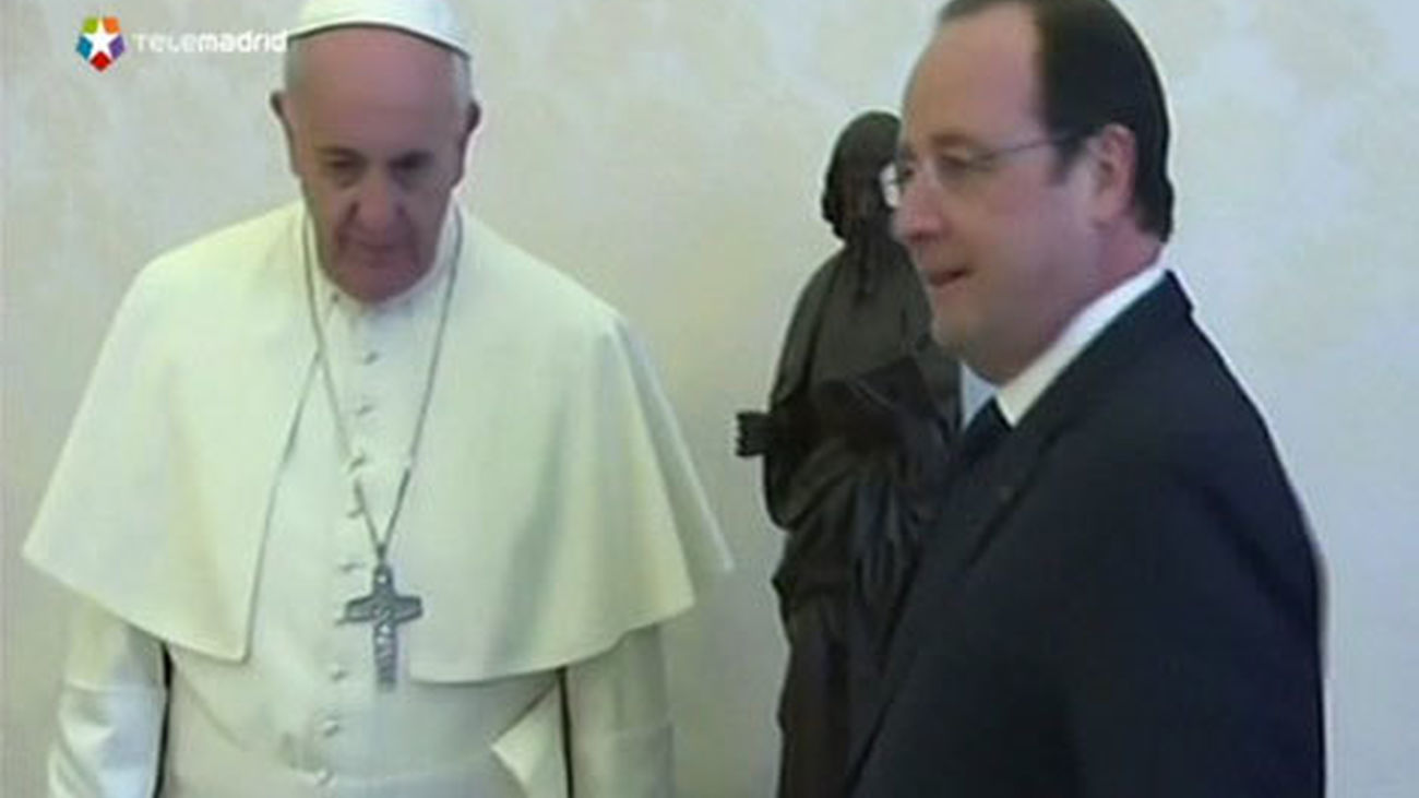 El papa Francisco con el presidente Hollande
