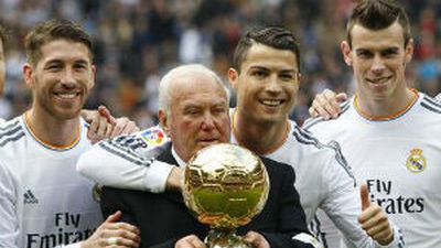 Cristiano ofrece su Balón de Oro a la afición